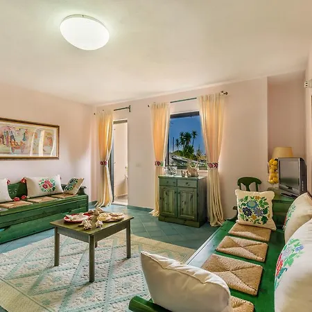 Cala Ginepro & ホテル